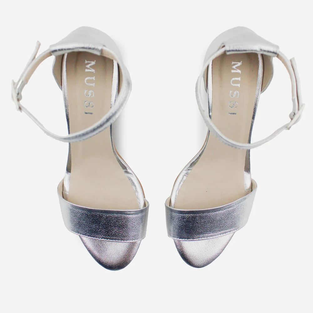 Sandalia tacon kaoru de cuero para mujer - Plata - Image 4